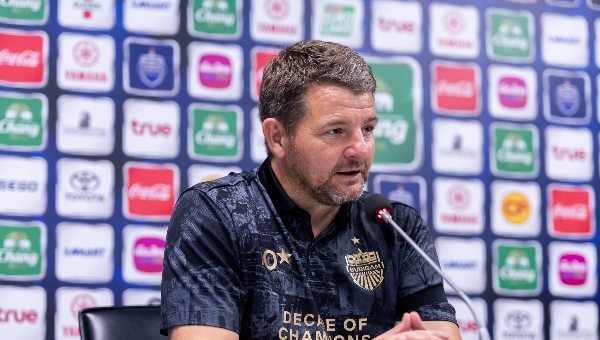 แจ็คสันตื่นเต้นคุมสายฟ้าในบ้านนัดแรก